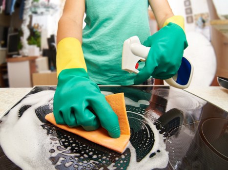 End of tenancy cleaning in a London flat with kitchen and bathroom focus
